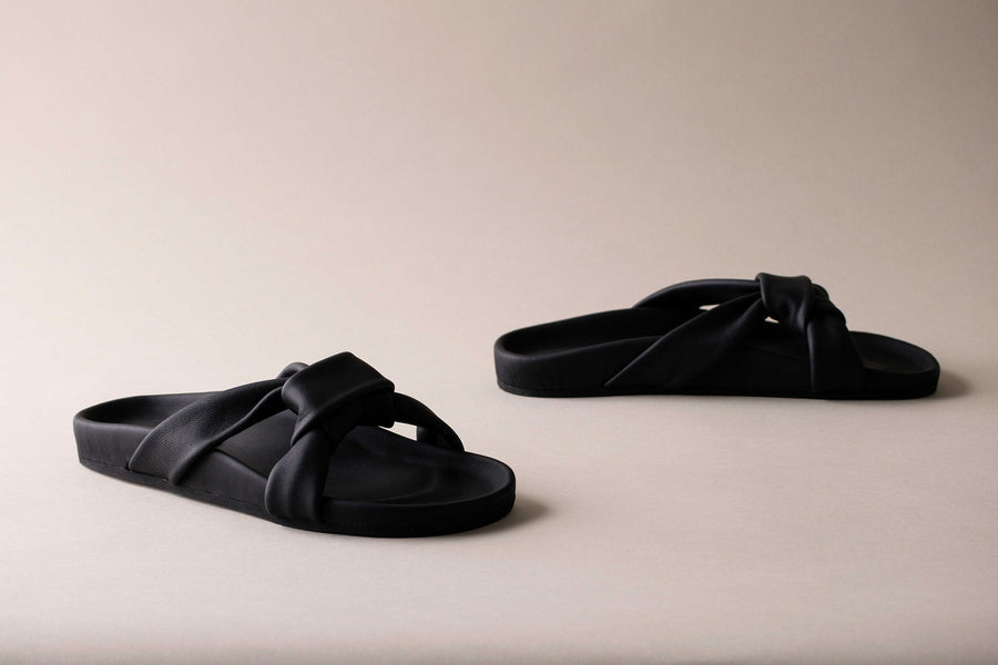 Cassie Sandals in black - Huma Blanco