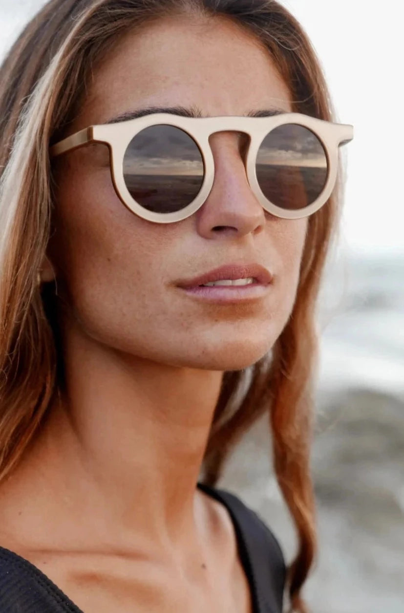 Lind Sunglasses in Gold - Carla Colour